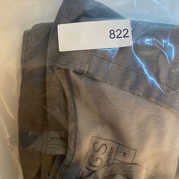 Figs Technical Catrina Scrub Top Shirt Womens Medium Gray Pocket‎ V-Neck Stretch - Picture 6 of 6